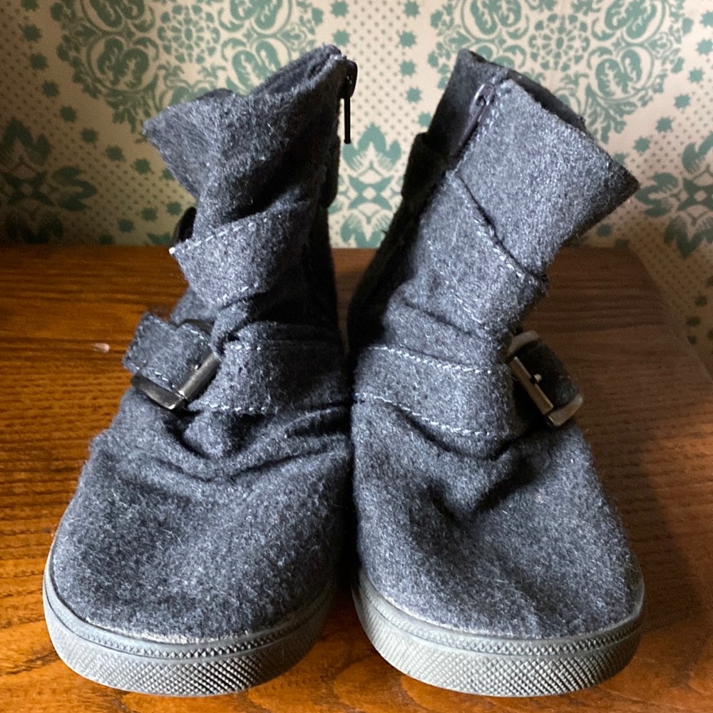 Blowfish girls boots: 3 for $8 sale🏷️